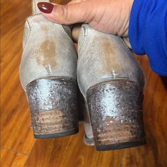 Freebird Leather “Sarah”
Shoe Booties in custom Silver Wash! - Picture 10 of 12
